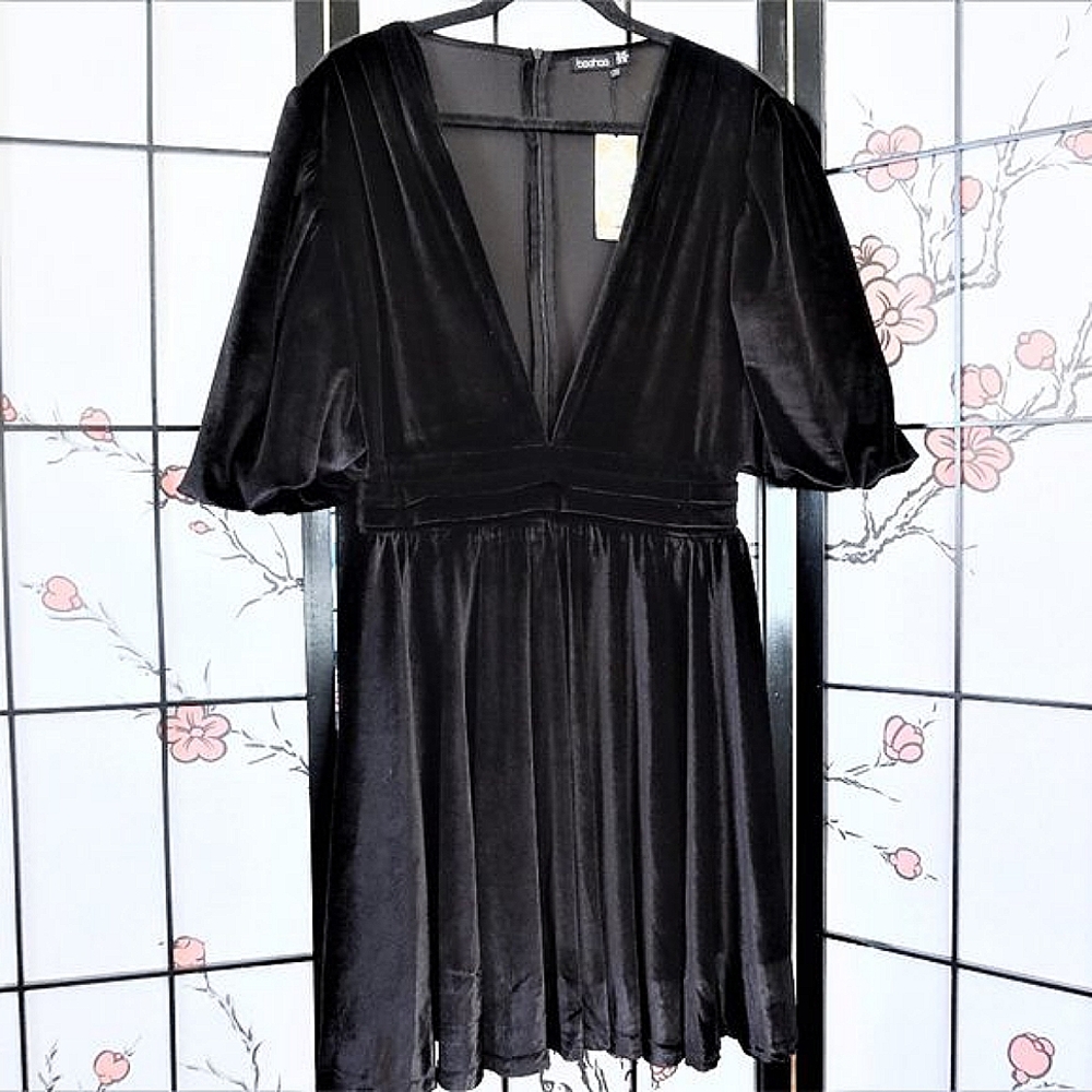 Boohoo Plus Velour Plunge Puff Sleeve Skater Dress Size 12 NWT